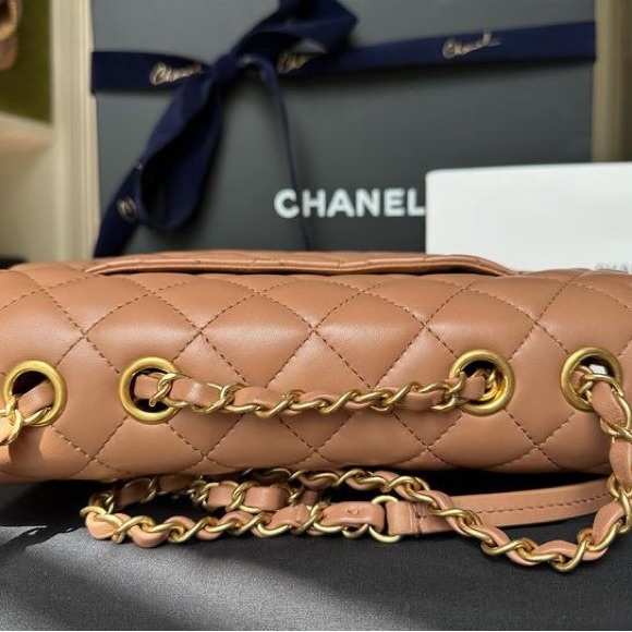 Chanel lambskin crossbody - Picture 12 of 16